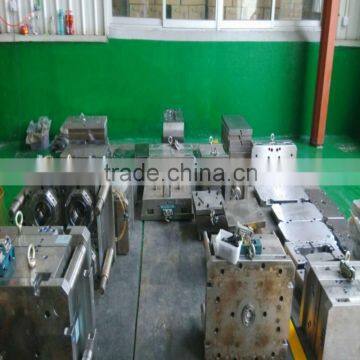 Fast Speed Injection Machine With Plastic Moulds