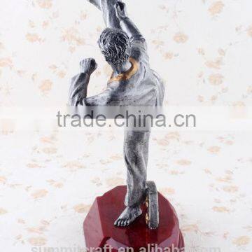 Resin Wholesale Trophy Arts Kick Kungfu Karate Trophies