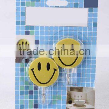2PC smile face shape plastic hook