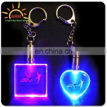 Cheap Beautiful Blinking Gifts Fashionable Light Up LED Flashing PVC Keychain, Custom Key Chain