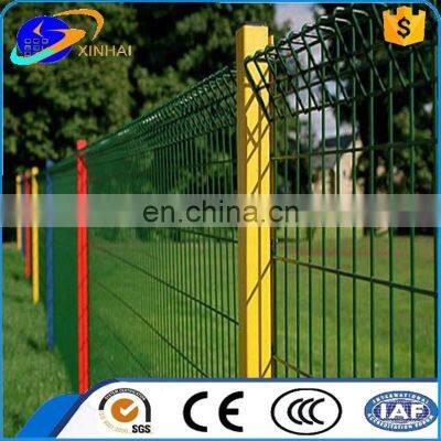 XINHAI Roll Top Triangle Bending BRC Welded Wire Mesh Fence
