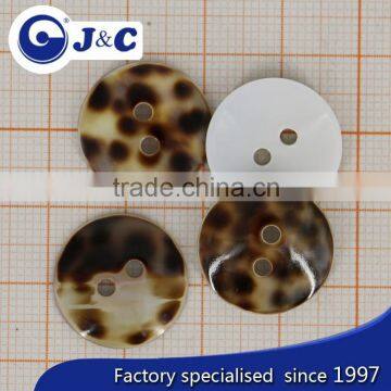 2015 fashion OEM nature color Tiger Cowrie shell button                        
                                                Quality Choice