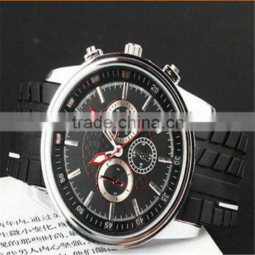 classic Quartz mens watch with silicone band