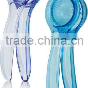 Colorful plastic Latest hand juicer lemon squeezer