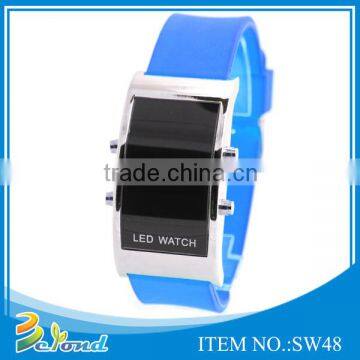 2015 Good design soft sports digital waterproof silicone watch
