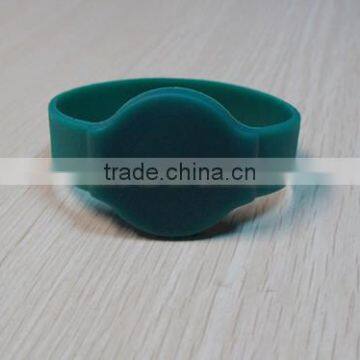 New Design NFC RFID UHF RFID Wristband photo-2