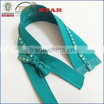 Decorative diamond zipper for garment and handbag