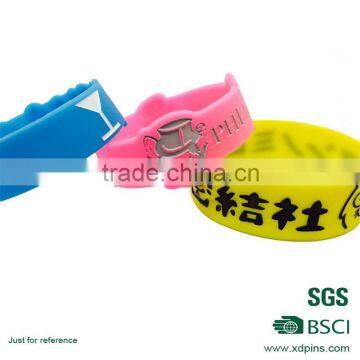 women wrist custom embossed silicone plastic wrist band