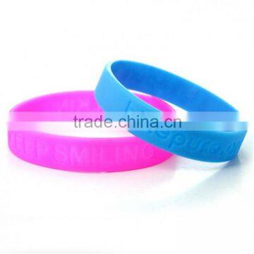 Unicolor debossed silicone bands