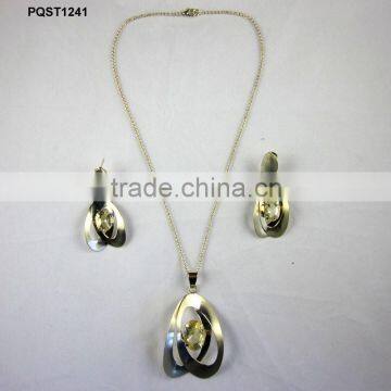 Latest design wholesale alloy necklace jewelry fashion gold