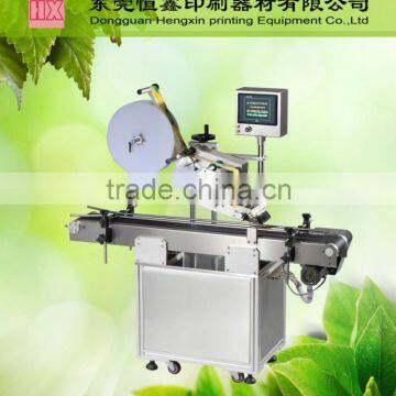 Pneumaitc top labeling machine for egg trays