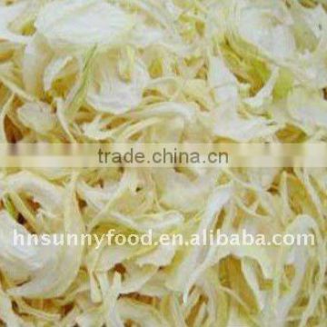 Dehydrated white onion flakes