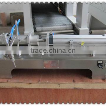 Semi-automatic pneumatic liquid filling machine,Small bottle oil filling machine