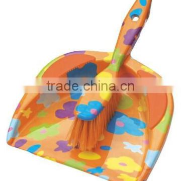 DUSTPAN WITH BRUSH