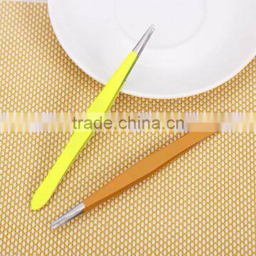 Factory Price High Quality Spraying Plastic Eyebrow Tweezer in Beauty Salon photo-6