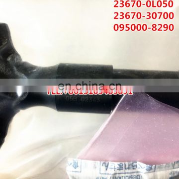 Genuine and new common rail injector 095000-8290 for Hilux 23670-0L050,23670-30070,23670-30400