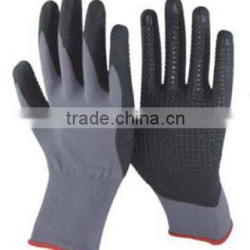 13/15 Gauge Knitted grey nylon and spandex coated black high-technology nitrile foam on palm gloves,black nitrile dots on palm,