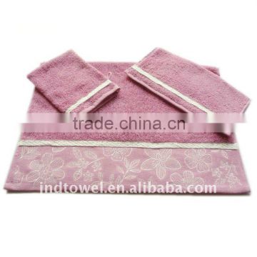 high quality pink towel set with flower embroidery on border