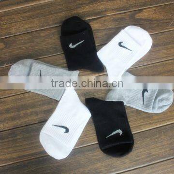 Custom New Design Cheap Elite Sports Sock For Gentlemen