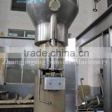 Automatic Glass Bottle Cork Closing Machine photo-2