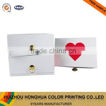 Valentine's Day Cardboard Gift Box Magnetic Packaging Box with Metal Pull