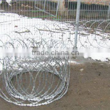 high tensile galvanized sharp razor barbed wire for Highway guardrail