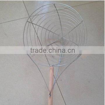 Australia market long wooden handle wire mesh fishing landing net