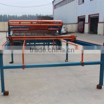 Fully automatic welded wire mesh panel machine