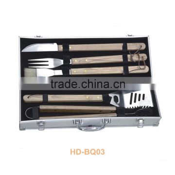 factory price of portable BBQ barbeque set with wooden handle of fork spatula tong condiment brush knife in aluminium case