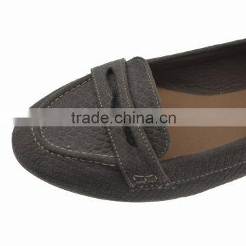 Tumbled PU Ladies Office Shoes Flat Grey Color photo-3