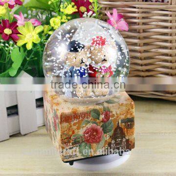 Resin Bear Couple Antique Musical Snow Globes With Blowing Snow photo-2