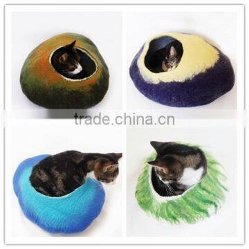 felt cat bed / felted cat cave