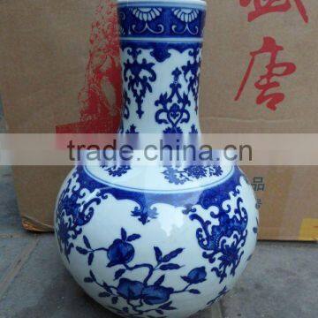 Chinese antique blue and white porcelain vase