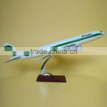 Italy custom B777-200 scale 1:135 model airplane toy