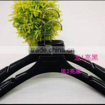 E Colorful Plastic Bulk Clothes Hangers