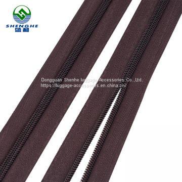 Factory Price Cheap Red Custom Nylon Zipper 8# Luggage Zipper in Rolls photo-4