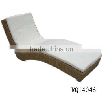 Simple Rattan Sunbed PE Rattan With Cushion