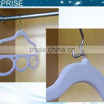 Valuable Plastic Expandable Clothes Hanger photo-2