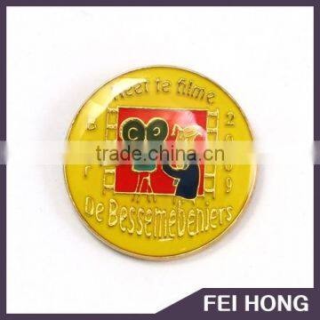 Customized round badge lapel pin with patterns