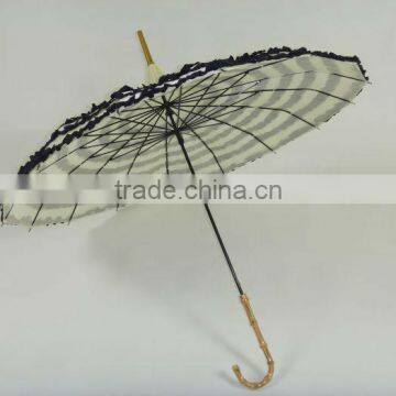 wholesale white and black pagoda umbrella with wooden handle