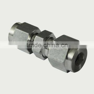 Stainless steel straight compression fitting