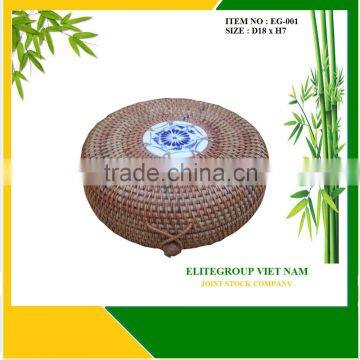 Exquisite handmade rattan packing tea.