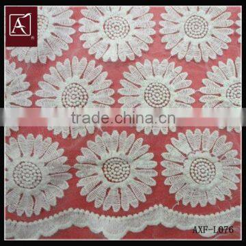 2013 most fanshion lace embroidery fabric on mesh