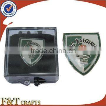 promotional quality stamp die cut custom metal badge with plastic box