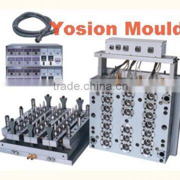 Plastic preform mould