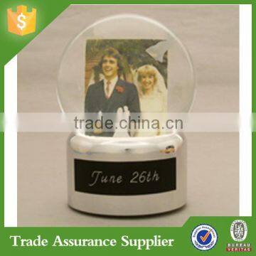 2015 New Product White Wedding Cake Snow Globe