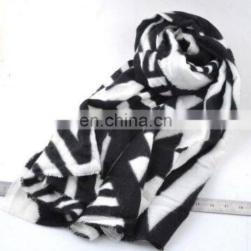 Wholesale Fall scarf Winter Warm Scarf Cheap Black And White Shawl in stock