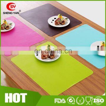 FDA standard size 40*30cm safe durable Silicone dining table mat