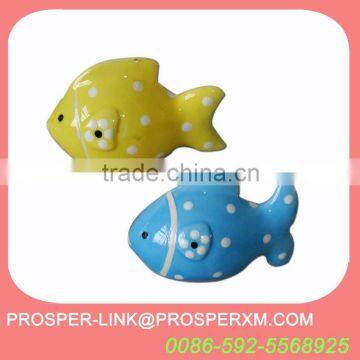 Ceramic salt and pepper shaker in fish design