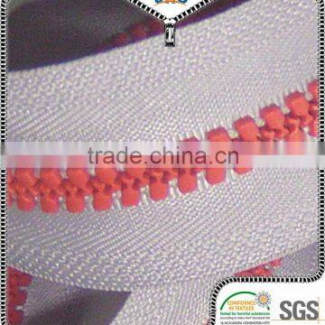 No.5 high quality best price hot selling plastic vislon resin custom contrast teeth color wholesale fashion derlin zipper